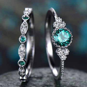 Baseline Solving design ring with green crystals decoration for women